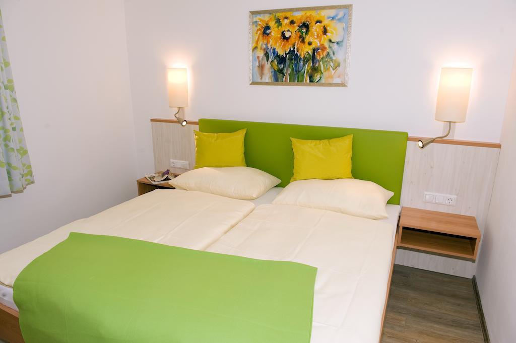 Ferienwohnungen - Boarding Wohnungen Sonnenhof Lenzing Habitación foto