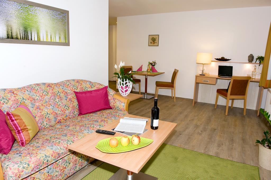 Ferienwohnungen - Boarding Wohnungen Sonnenhof Lenzing Habitación foto